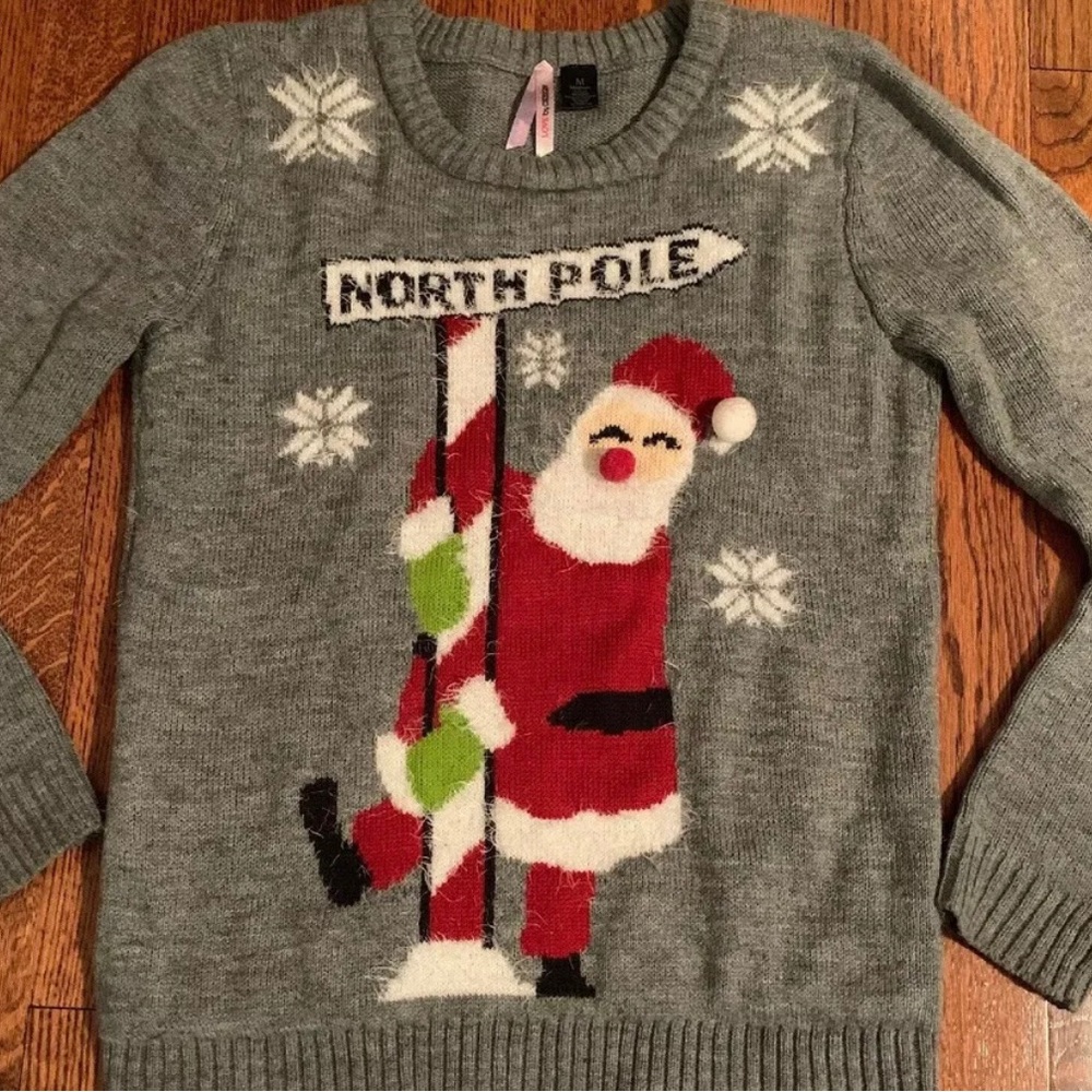 Love By Design Womens Christmas Sweater Gray with Santa, Pullover Size M